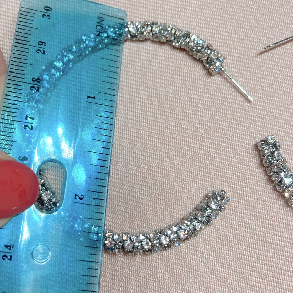 🌟 Gorgeous Rhinestone Silver Hoop Earrings - Picture 4 of 4